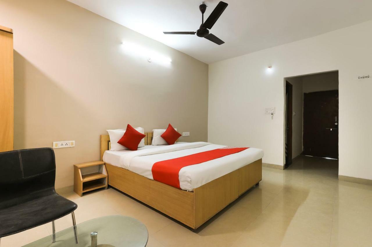 Oyo 43851 Hotel Virasat Māndu المظهر الخارجي الصورة