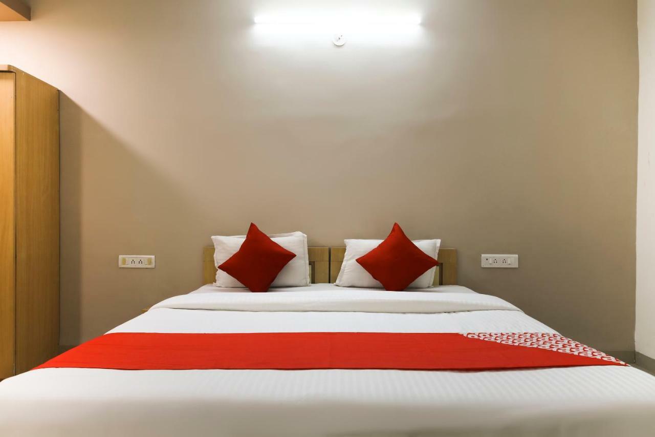 Oyo 43851 Hotel Virasat Māndu المظهر الخارجي الصورة
