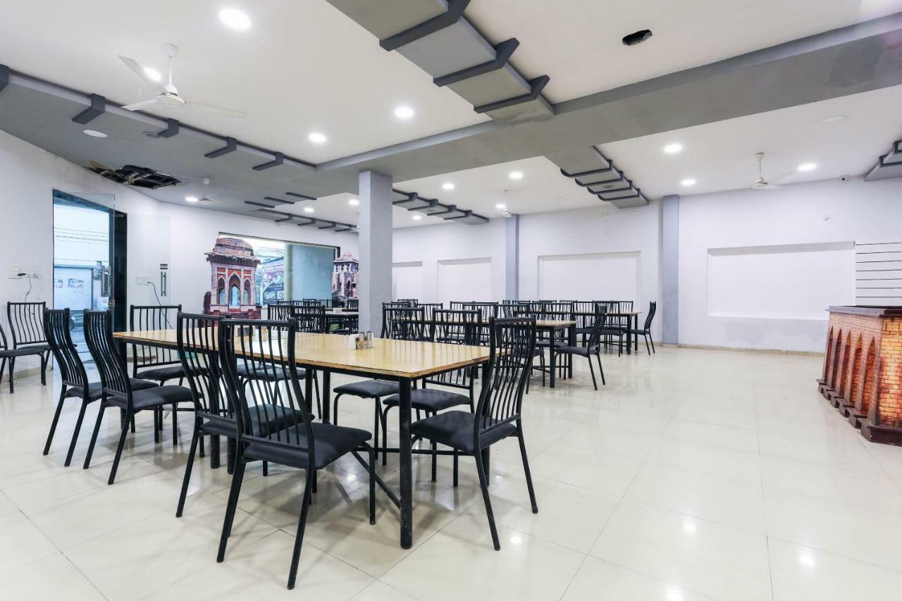 Oyo 43851 Hotel Virasat Māndu المظهر الخارجي الصورة