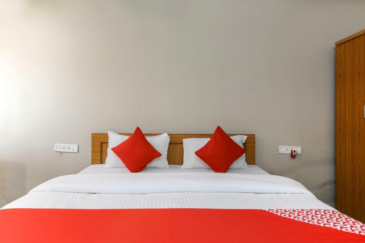 Oyo 43851 Hotel Virasat Māndu المظهر الخارجي الصورة