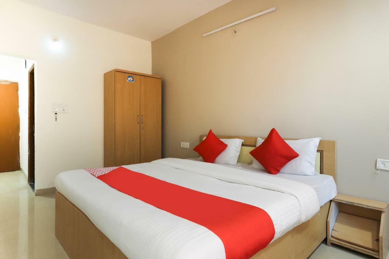 Oyo 43851 Hotel Virasat Māndu المظهر الخارجي الصورة